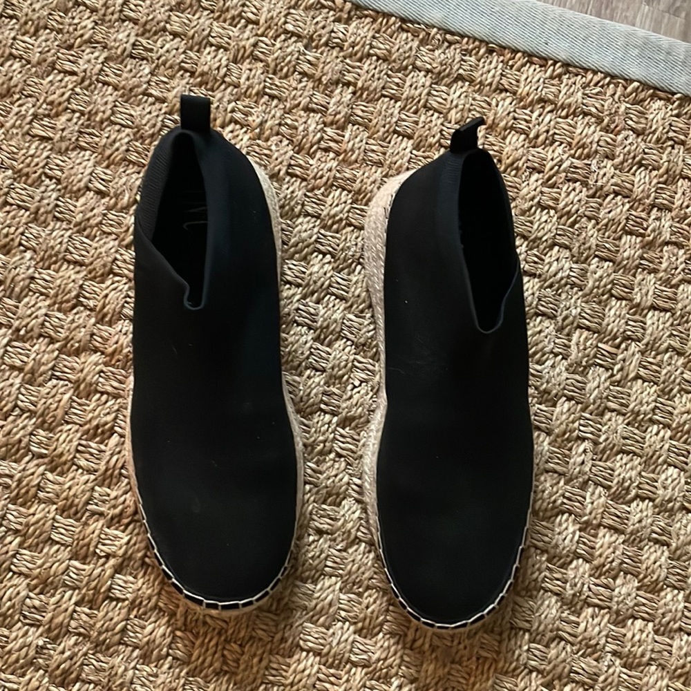 Super comfortable pair of espadrilles… Perfect for any season